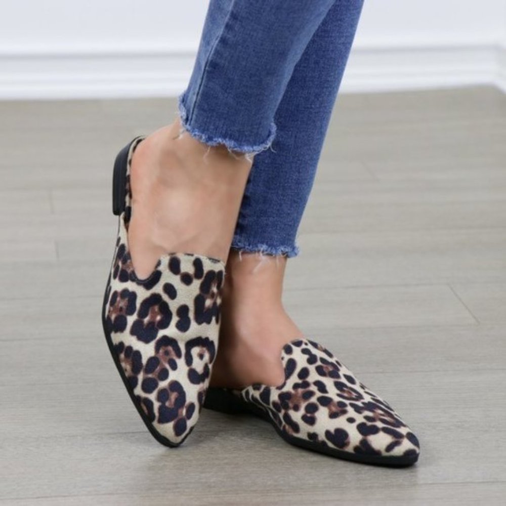 Leopard Cheetah Pointy Toe Slip On Mule Loafers - Picture 2 of 9